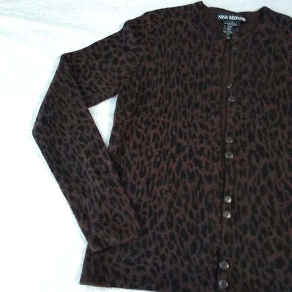 Lambs wool Cardigan Sweater - Picture 4 of 6